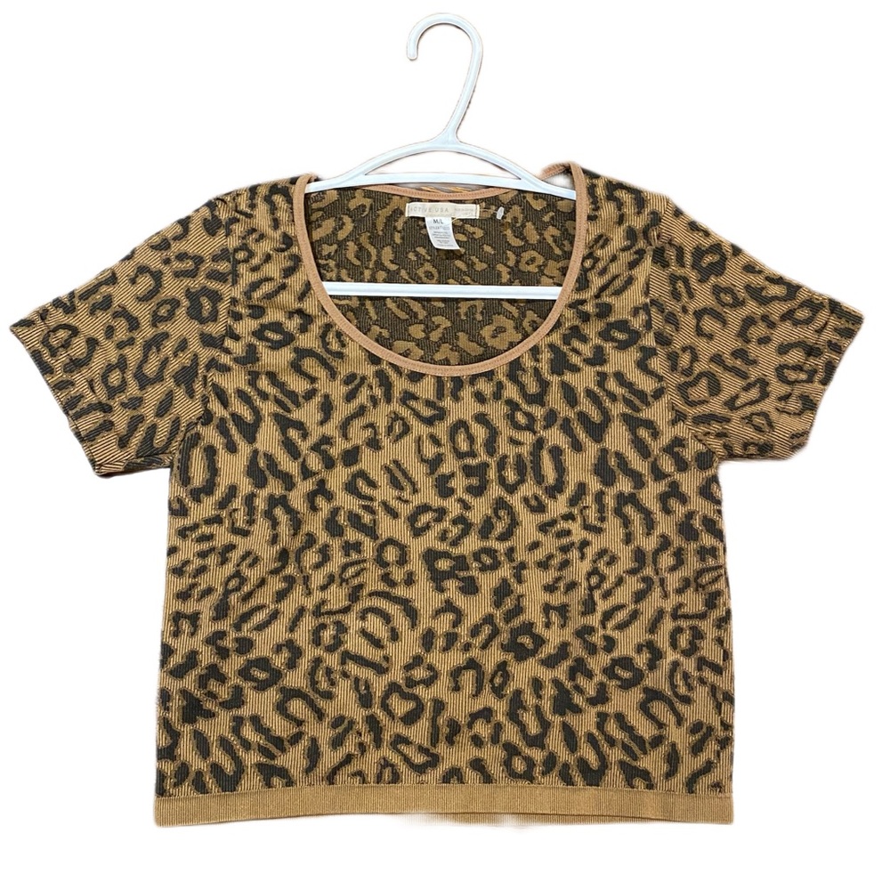 Rib-knit leopard print crop top size M